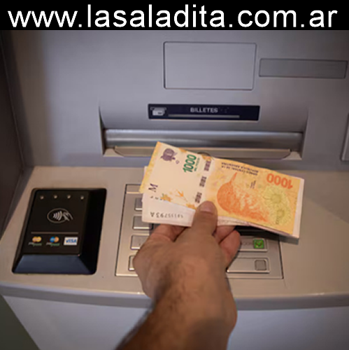 Cambios en cajeros automáticos: los bancos aumentan la comisión que cobran por retirar dinero