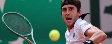 Tomás Etcheverry debutó con victoria en el césped de Halle y avanza en la temporada previa a Wimbledon